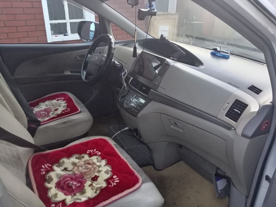 Продаю машину Toyota Prius 2007 год