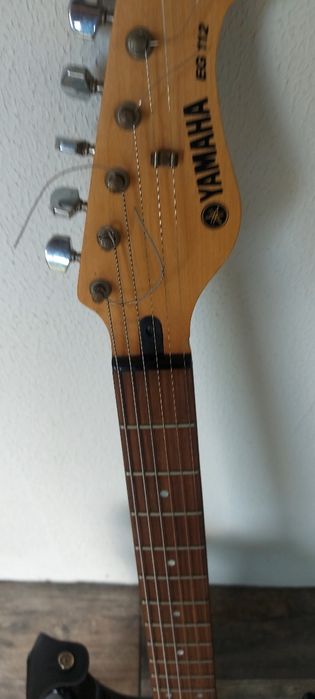 .китара  YAMAHA  EG  112