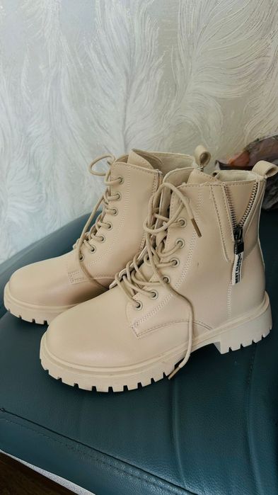 Продам новые демисезонные ботинки