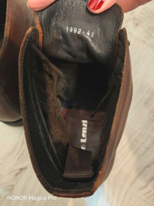 Vand ghete îmblanite , din piele naturala, barbati.