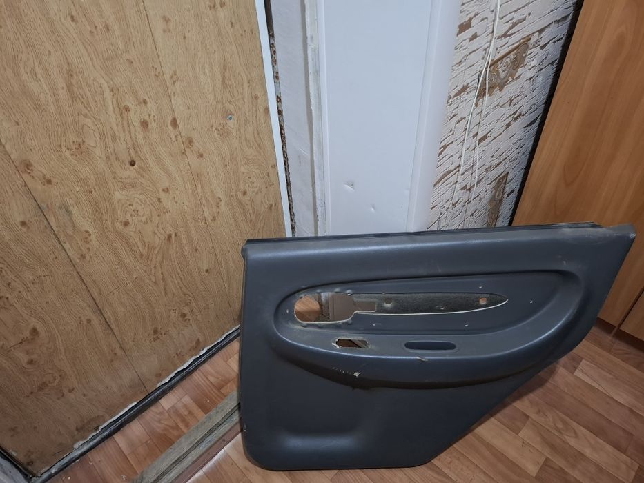 Продам дверные карты на Киа спектра