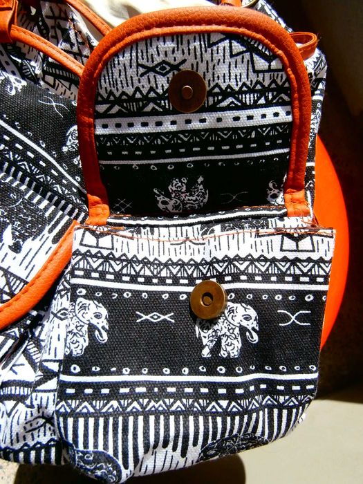 Стилна дамска чантичка/ раница със слончета