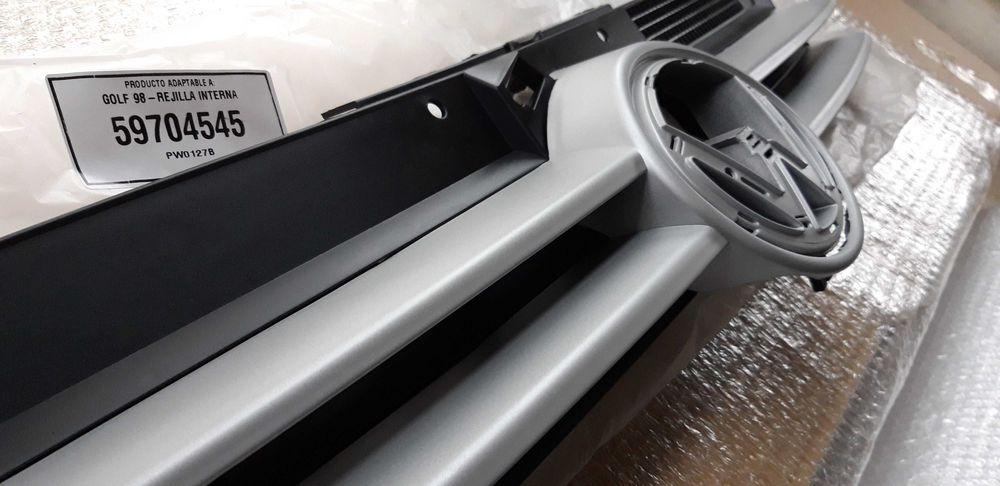 Маска решетка Vw Golf 4 Черна Сива и Бяла