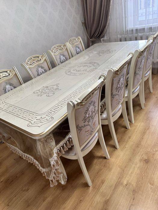 Продается стол и стулья