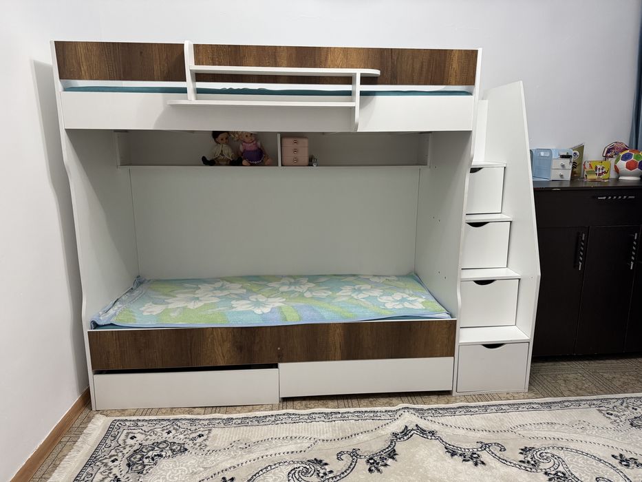 Продам двухъярусную кровать