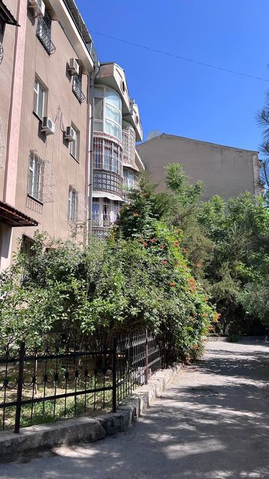 массив Эльбек, «Попугайчики», ор.: Канадская школа , напротив Инфинити