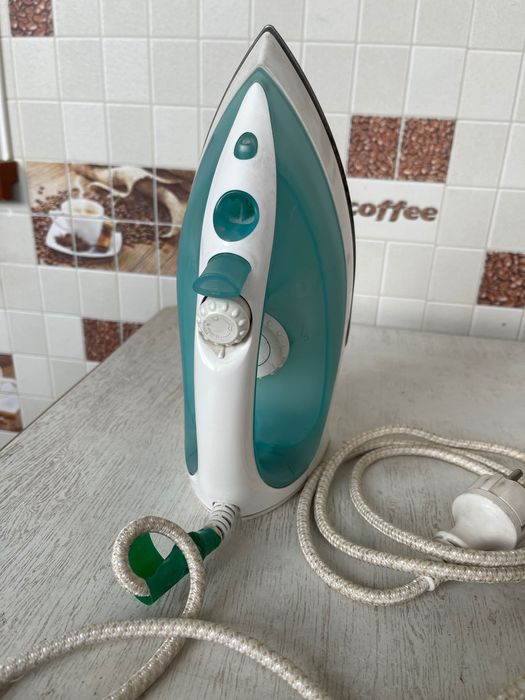 Продаю утюг в хорошем состоянии