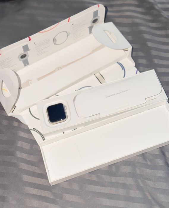 ПРОДАЮ Apple Watch SE 2 gen 40 mm starlight