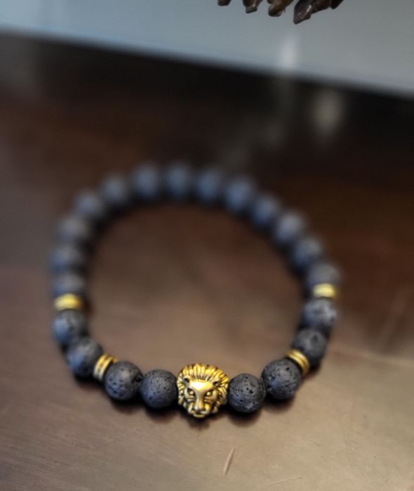 Гривна от лавов вулканичен камък