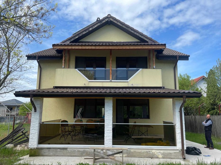 Balustrada de sticla cu profil de aluminiu