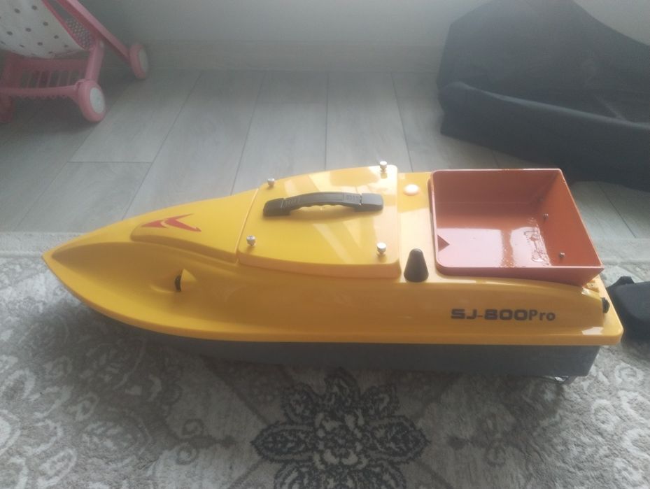 прикормочный кораблик