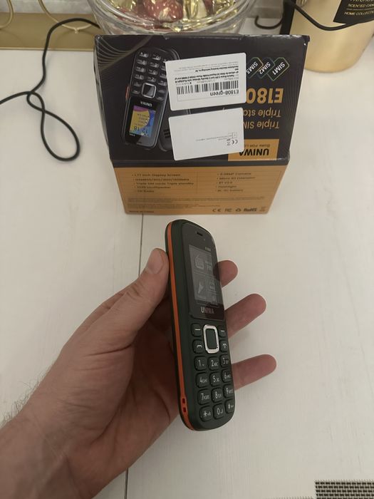 Telefon mobil nou cu butoane