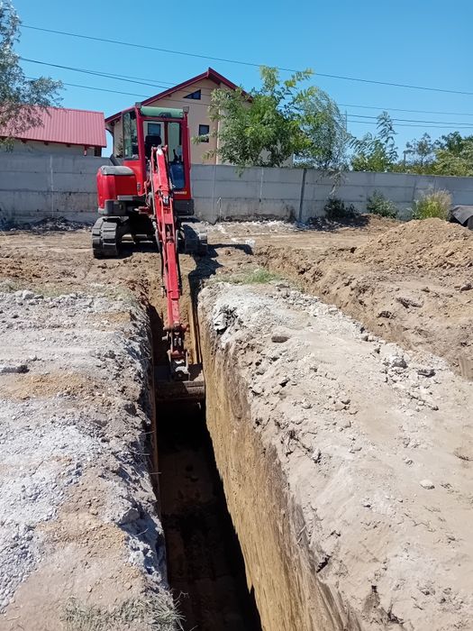 Miniexcavator de inchiriat