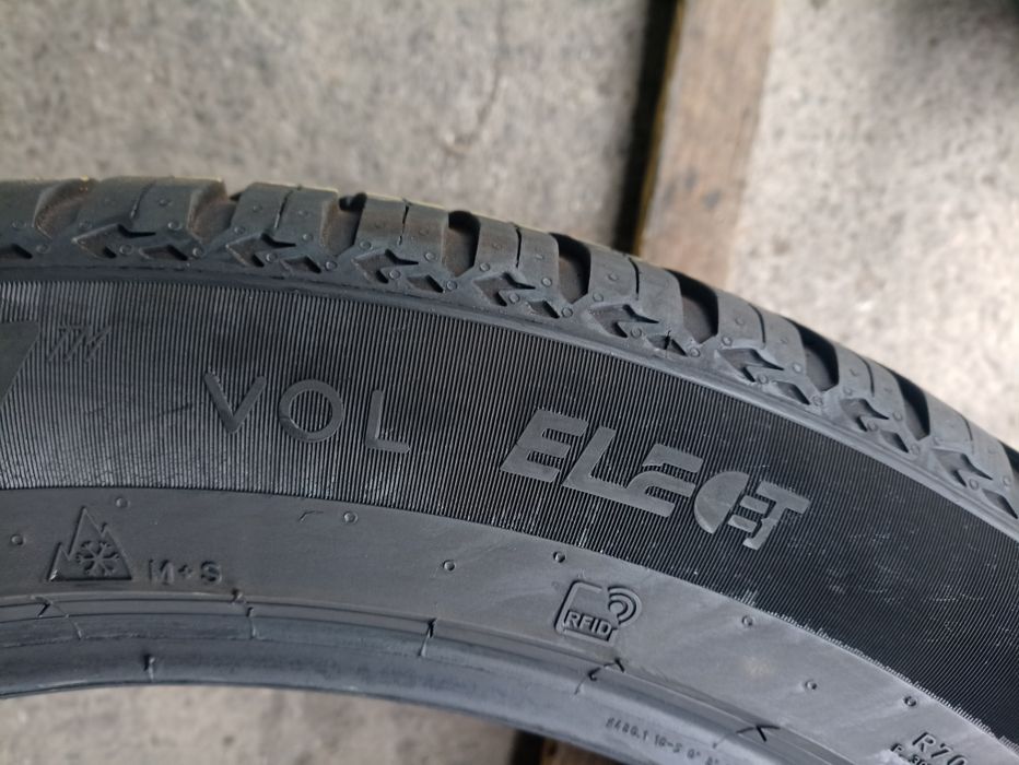 2 anvelope AllSeason Pirelli 255/45 R19 dot 4221