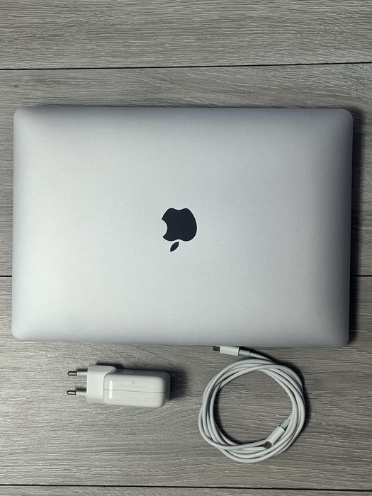 MacBook Air 13 - M1 (2020) baterie 85%