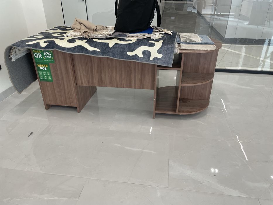 Продам письменный стол-офисный
