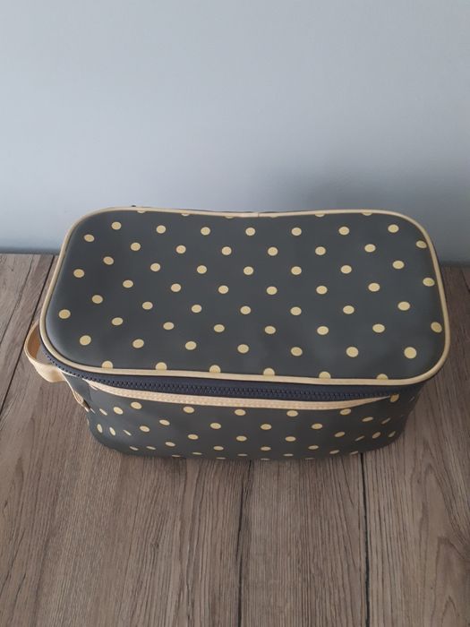 Куфарче/ Несесер за гримове, бижута или тоалетни принадлежности