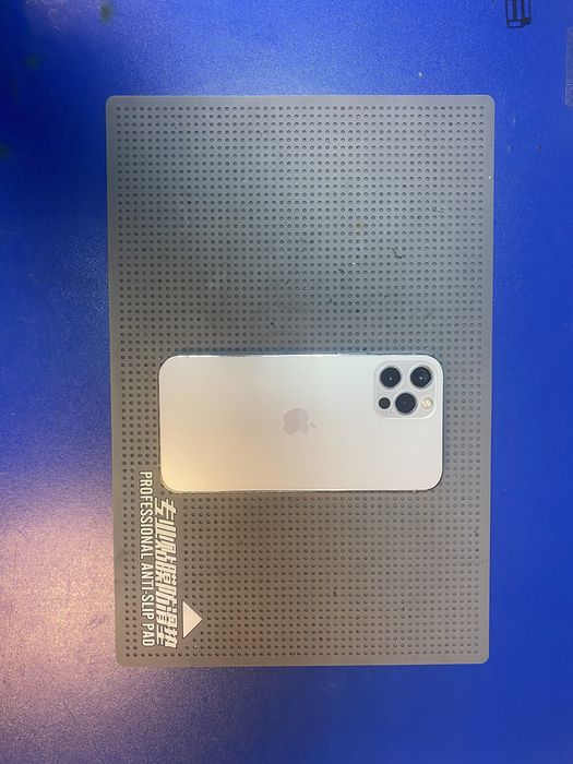 Geam Spate iPhone 12 Pro pret 280 lei