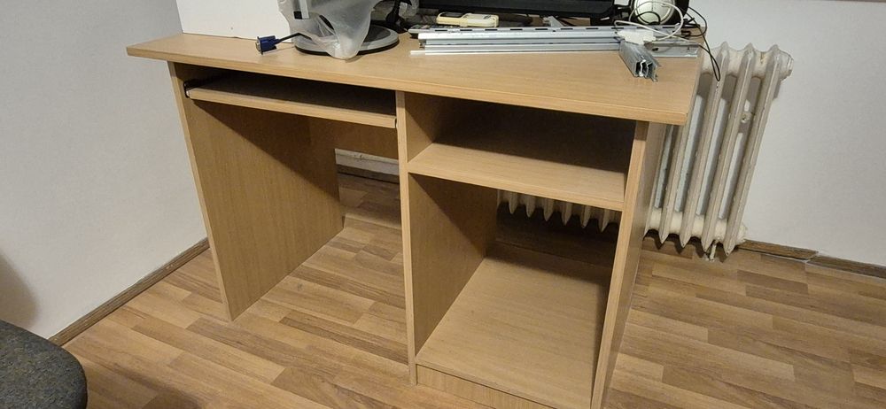 Birou 110 (lungime) × 65 (latime) x 75 (inaltime)