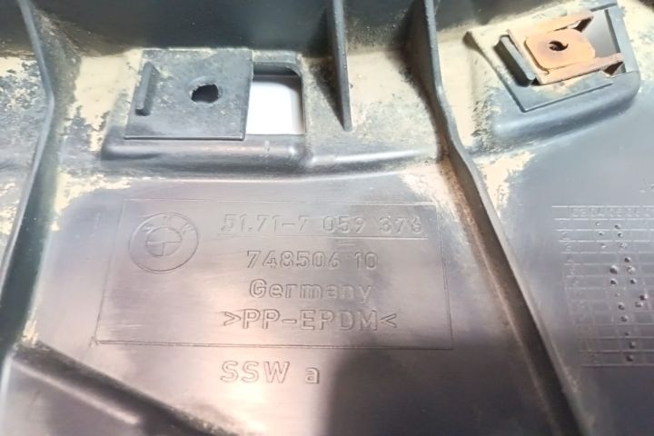 Carenaj fata dreapta 51717059376 BMW Seria 1 E87