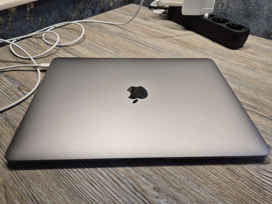 MacBook AIR M1 2020 сост хорошее