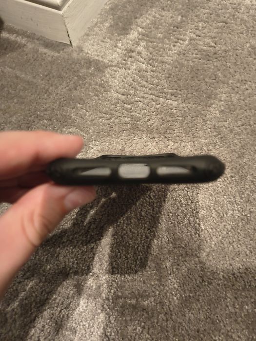 Vând husa mobilfox pentru iPhone 11