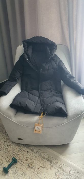 Продам Женский пуховик.