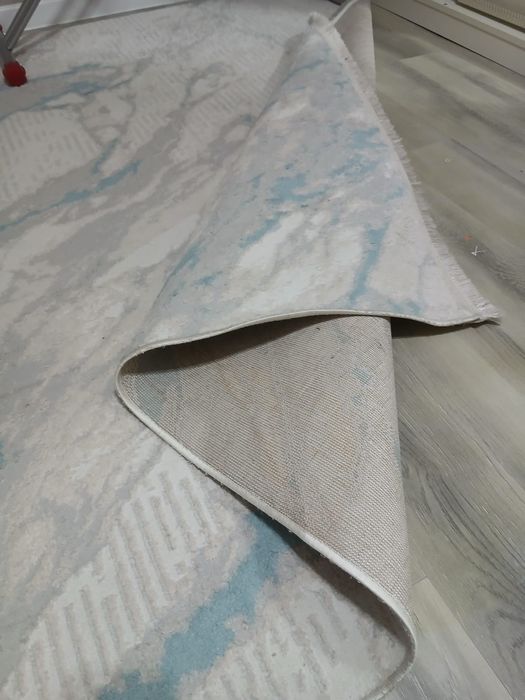 Ковёр в хорошем состоянии