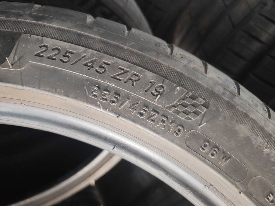 4бр.летни гуми 225/45/19 Michelin