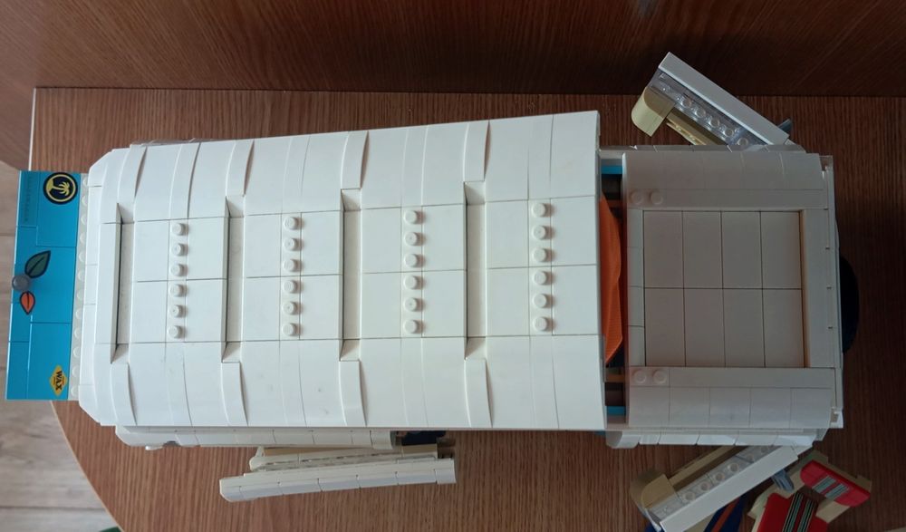 Голубой фургончик Lego