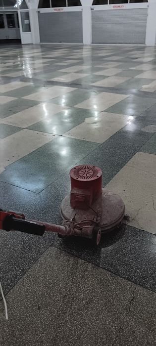 Turnare de mozaic șlefuit lustruit și ceruit