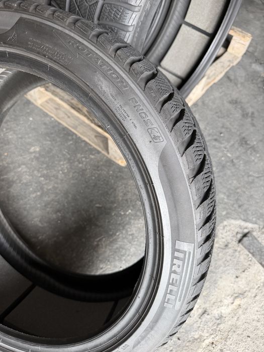 4 anvelope iarna 235/40/19 , Pirelli , TO ( echipate Tesla ) , 6.5 mm !