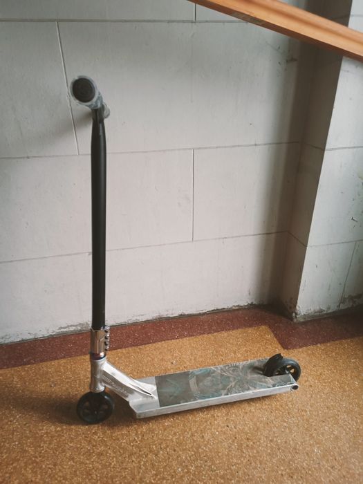 Free Style Scooter custom Deck Ethic Pandora, furca Root Air  SCS, clamp Blunt Omen, roti Ethic Incube 110, ghigon Root Invictus, manșoane Core