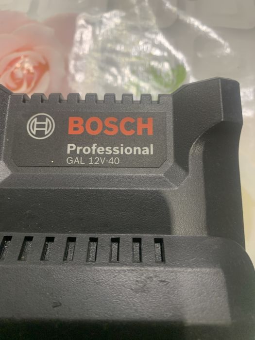 Bosch GAL 12V-40/ зарядно/10,8-12 V/