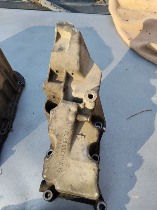 Запчасти на мерседес2,2плита мотор