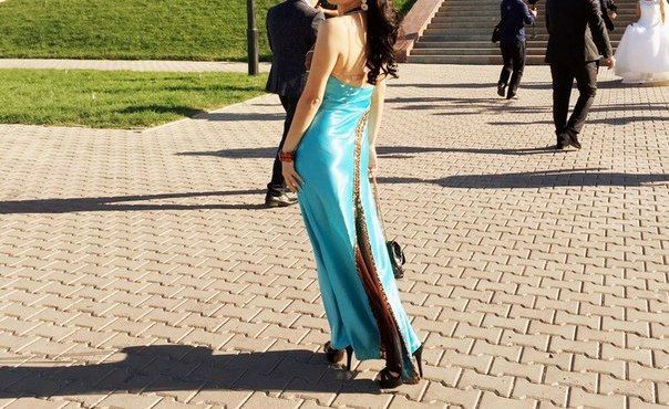 Вечернее платье голубое