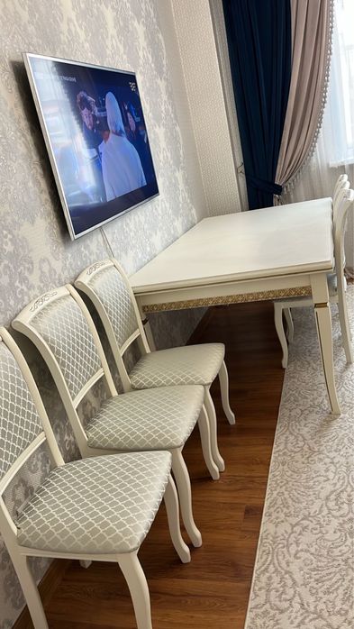 Продается стол (писать звонить на ватсап!)