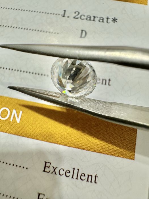 Диамант 1.2 карата , мойсанит за бижу и подарък
