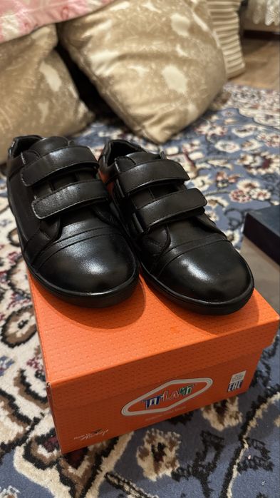 Детские туфли для мальчика и для девочки