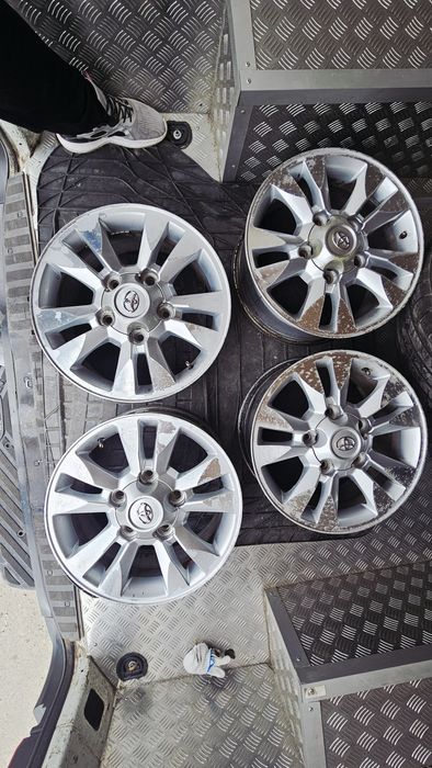 Продам диски на Land Cruiser 200.