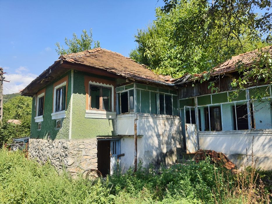 Casa veche ce trebuie reparata