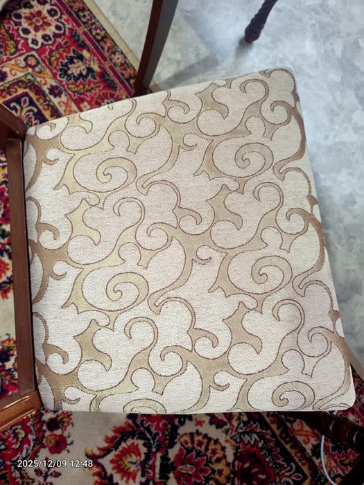 Стол со стульями