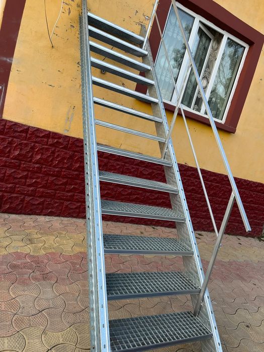 Scări metalice zincata
