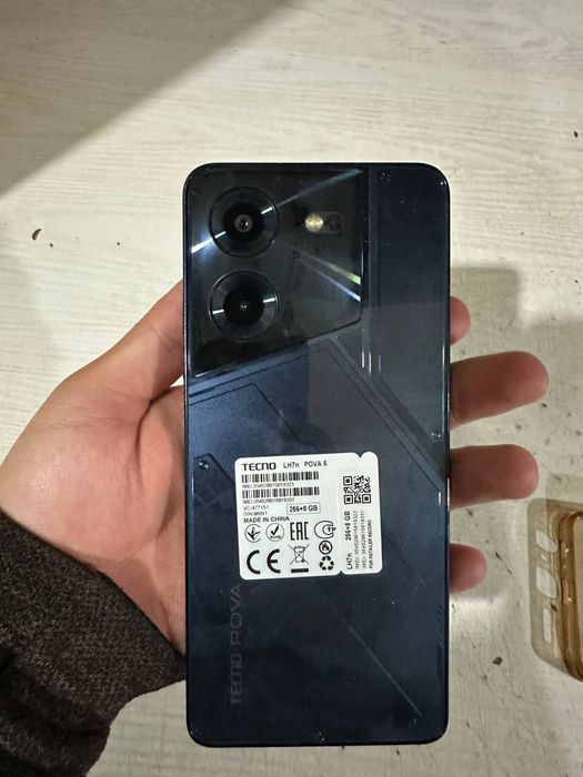 Tecno Pova 5 telefon