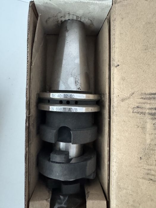 Conuri portsculă industriale tip SK 40, conforme cu standardul DIN 69871 AD/B pentru mașini-unelte CNC