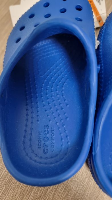 Crocs noi -cu defect