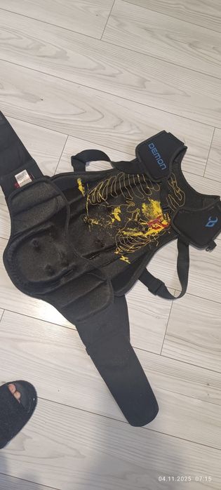 Продам защиту для спины(панцырь)ь)