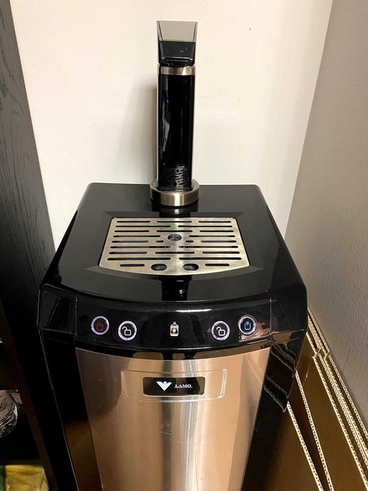 Продавам Воден диспенсър LAMO – топла и студена вода