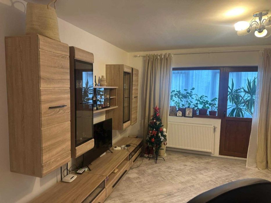 Inchiriez apartament cu doua camere decomandat in grui,langa biserica Fanurie etaj 1,bine intretinut.De preferat firma sau persoane publice serioase
