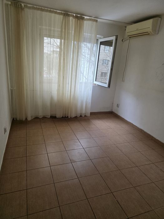 Închiriez garsoniera